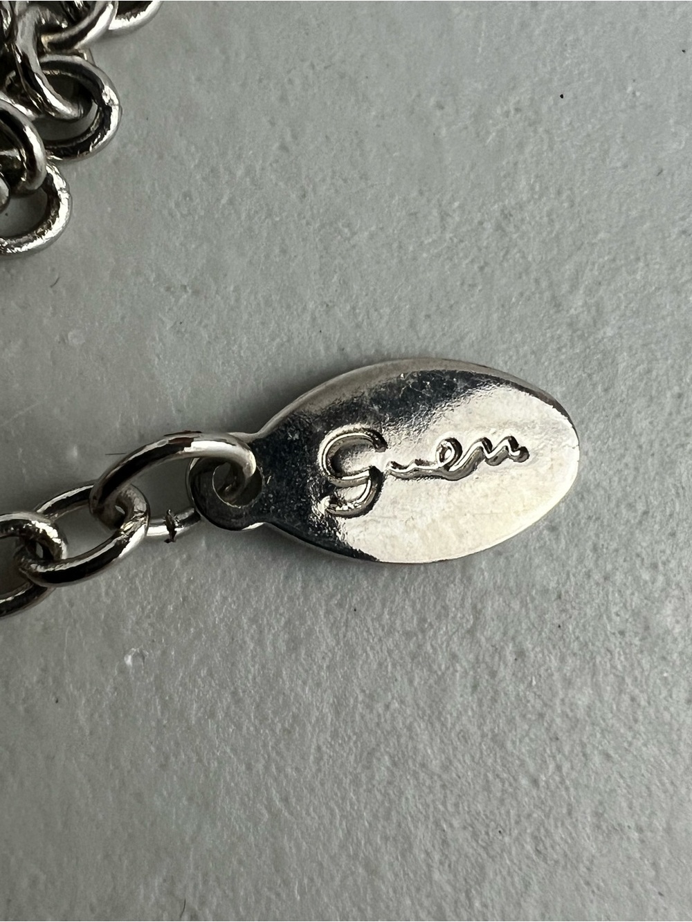 GUESS Silver Rhinestone Script Nameplate Pendant Necklace with OG Box - Picture 6 of 8